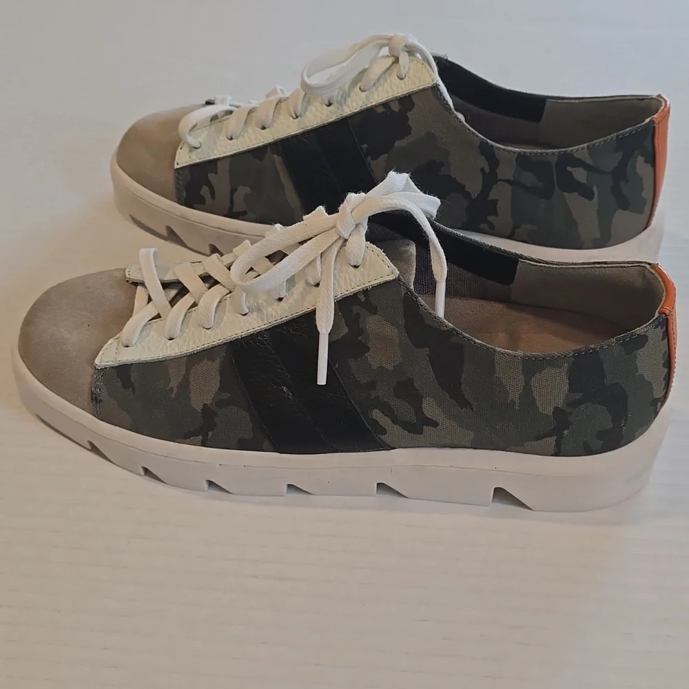 Bernardo Camouflage Casual Lace-Up Leather Sneakers Women 7.5